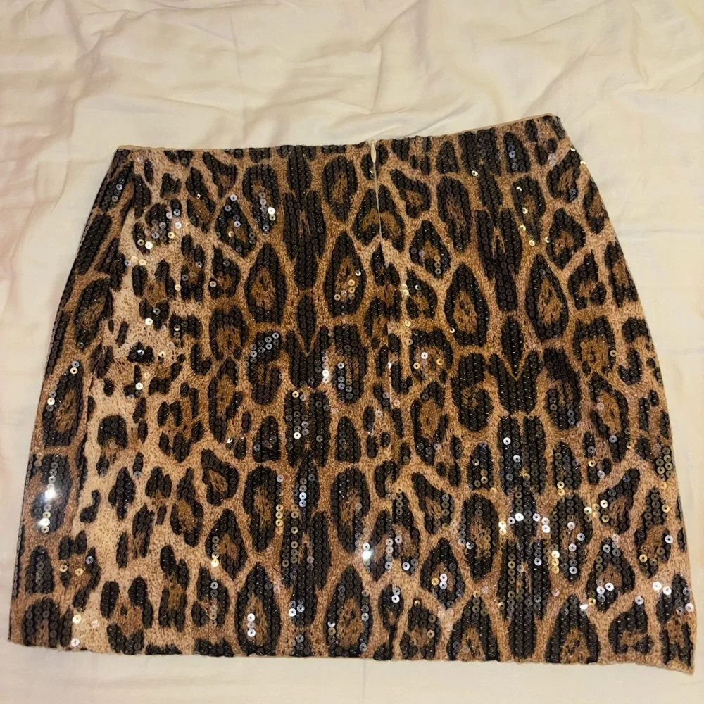 🐆 Leopard Two-Piece Sequin Skirt Set 🐆 - Picture 7 of 11